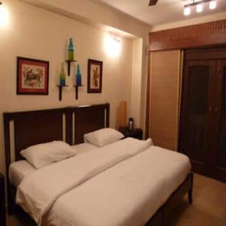Estate Stay In Mehrauli, New Delhi 3